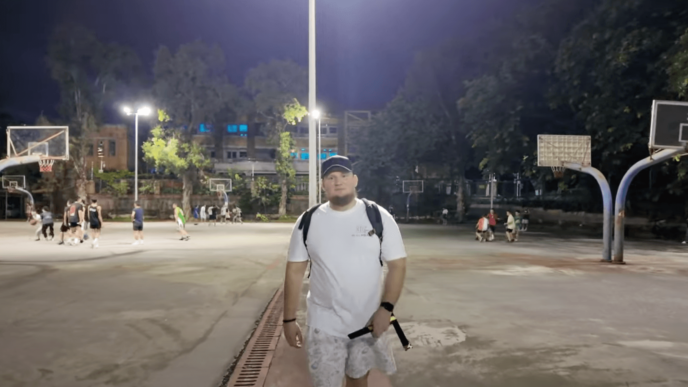 Dennis Richard in China